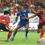 Jadwal Liga 1: Persib vs Bali, Persebaya Derbi Suramadu Bali-United-Lawan-Persib-Bandung-070125-fik-1.jpg